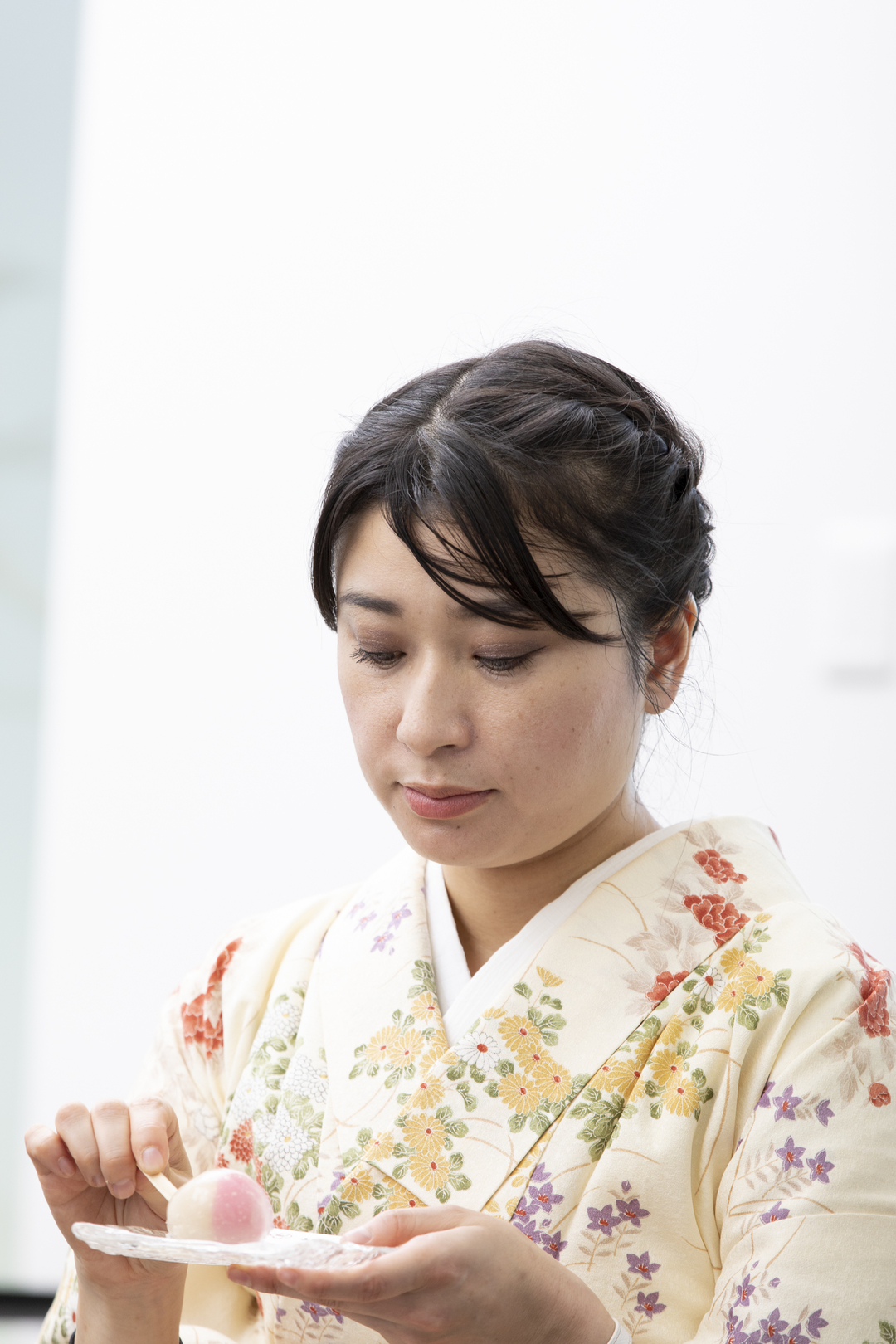 虎屋の「熱狂的ファンもいるし、みなに好かれる」という稀有なブランド力の源とは? <黒川光博・虎屋社長×三澤彩奈・中央葡萄酒取締役 対談後編><br />
