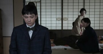 吉沢亮は残念キャラでも秀逸！大ヒット『国宝』から一転、ヤケクソ演技がハマり役「悪いなつまらん授業で…」〈ばけばけ第48回〉