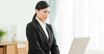 【あなたも当てはまる？】コミュ障という言葉では済まされない「社交不安障害」の特徴とは？