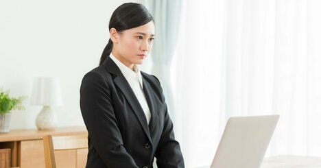 【あなたも当てはまる？】コミュ障という言葉では済まされない「社交不安障害」の特徴とは？