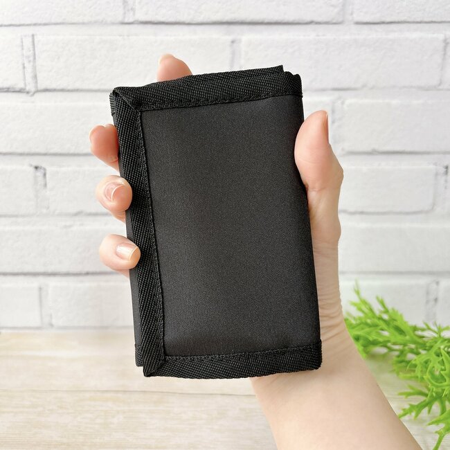 カードや診察券が9枚入った!ダイソーの「首にかけれるミニ財布」お会計がスムーズにできて嬉しい…!