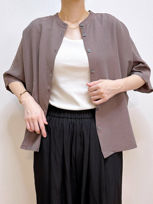「夏服すべてこのシリーズにしたい」「すごく涼しくて着やすい」無印良品の“ふんわりブラウス”さらさらな着心地がやみつきになる！「ゆったりだけどスッキリ着られる」《購入レビュー》
