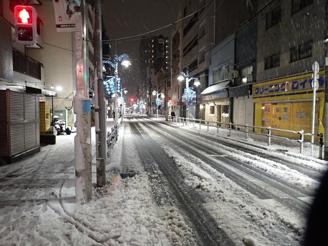 雪が積もった道路