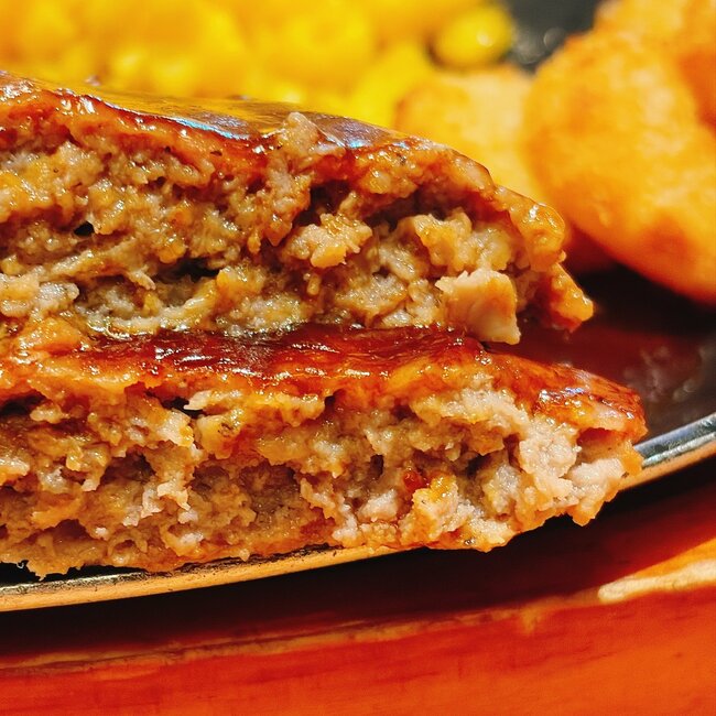 「揚げ物パラダイス」「気合いで完食した」ほっともっとの“わんぱく弁当”1000kcal超えでボリューム凄すぎる！「異様な腹持ちの良さがあるぞ」