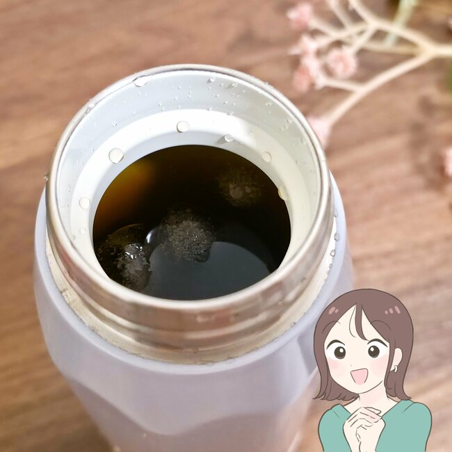 「可愛すぎて我慢できなかった」タリーズの“クリスマス限定ボトル”グラデーションとキラキラのラメが美しすぎる！「一目惚れして買った！」「グラデーションが良くて購入」