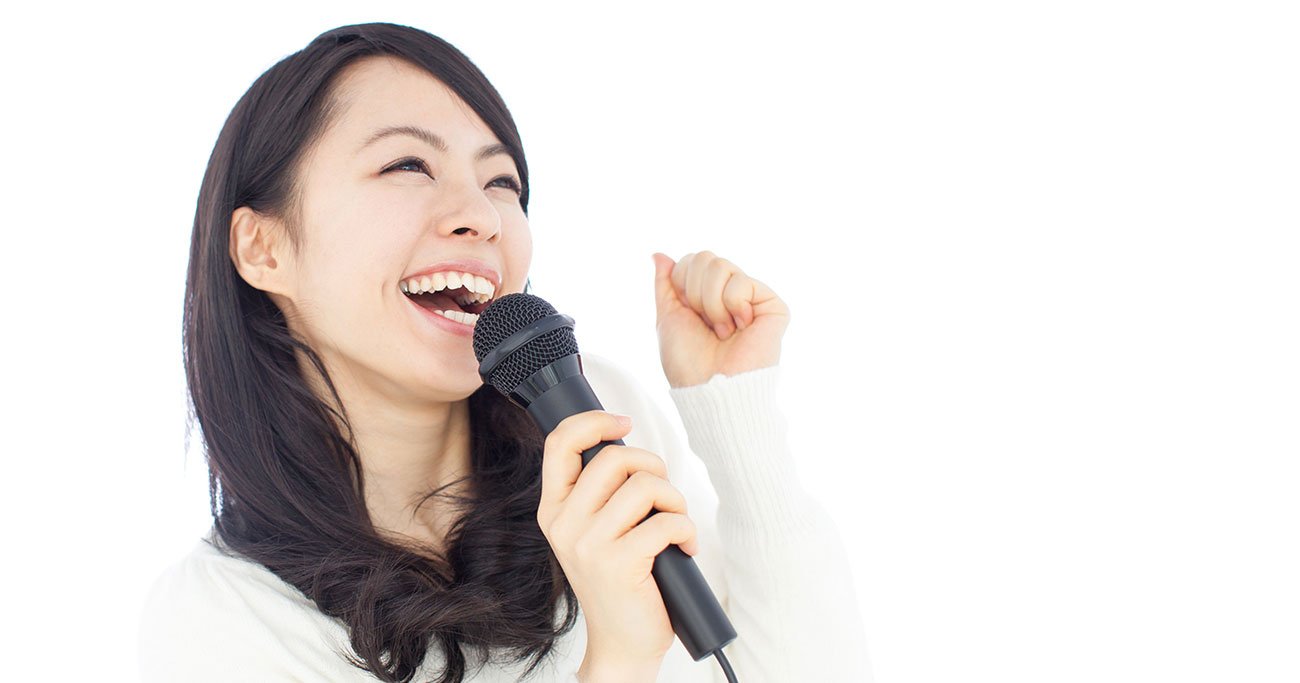 職場のカラオケで「音痴だから歌わない」は三流以下。では、一流は?