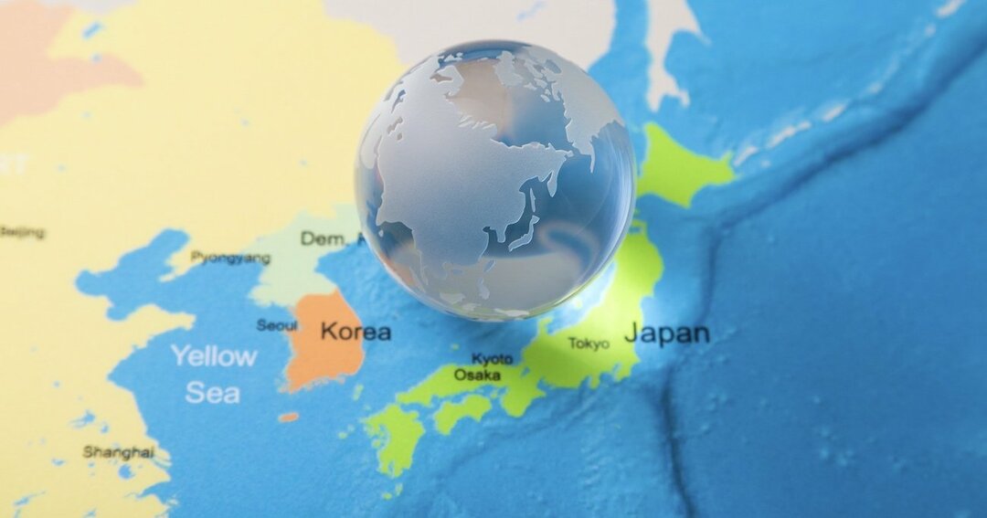 地球儀と世界地図