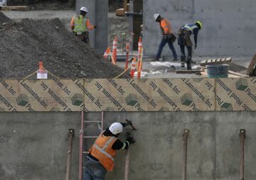 米政権、経済成長を約束する新たな姿勢を模索