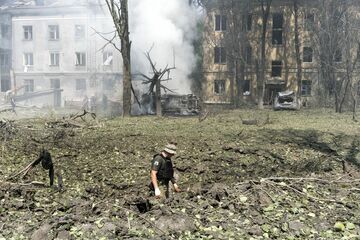 黒海の島にウクライナ国旗、大統領「西側兵器が奏功」