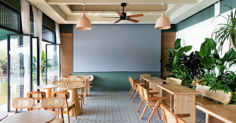 苦手な相手との食事。気疲れしないためには、どこに座ればいい？