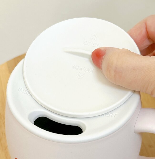 3時間経ってもあたたか～い！アフタヌーンティーの「ぷっくりマグカップ」レトロないちご柄がかわいすぎる！