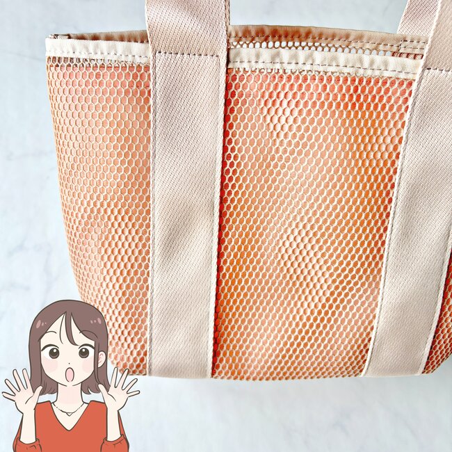 ペットボトルや長財布が入って便利！コメダ珈琲の“めちゃ軽ミニバッグ”が夏のお出かけに手放せない《購入レビュー》