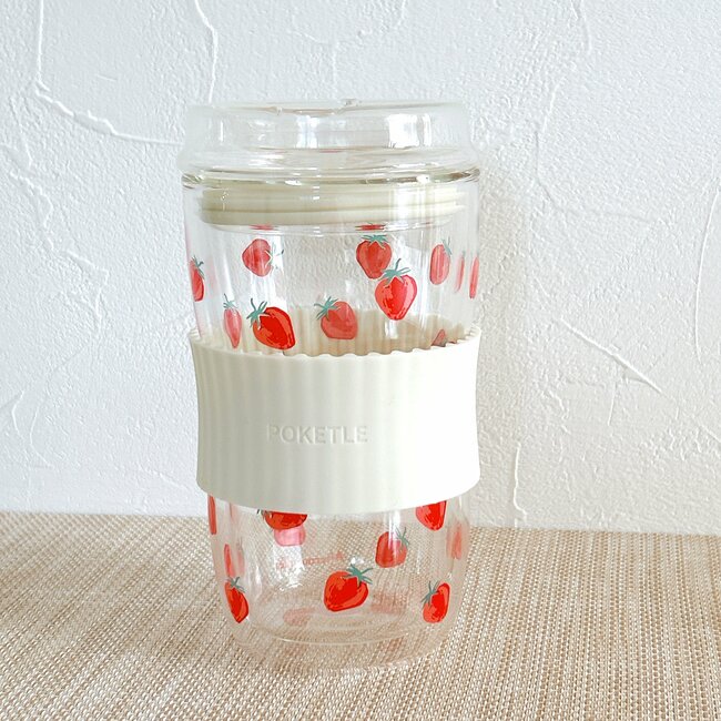 アフタヌーンティーで見つけた「いちごタンブラー」が買って大正解…！レトロ可愛いし、飲み物が冷めにくいんです！