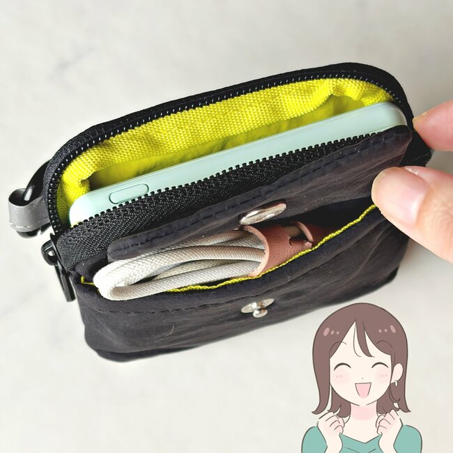 【3COINS】カードや診察券が35枚入った！ミニ財布になる“天才ポーチ”ポケット代わりに使えて便利！「カギがすっぽり入って使いやすい」「私と息子用に2つ購入しました」《購入レビュー》