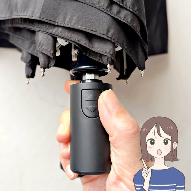 もう普通の傘に戻れない…!3COINSの“グシャグシャにならない折りたたみ傘”雨の日のイライラを減らせて嬉しい!「形整える手間がマジで省けます!」「すぐにキレイにしまえます」
