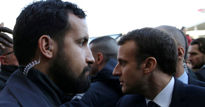 マクロン仏大統領とアレクサンドル・ベナラ容疑者