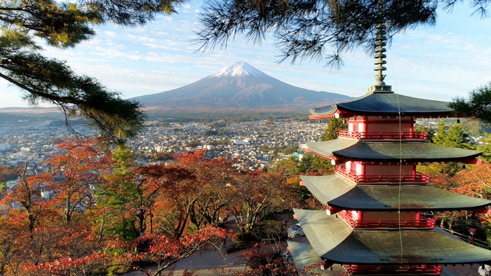 日本の絶景、紅葉と富士と五重塔