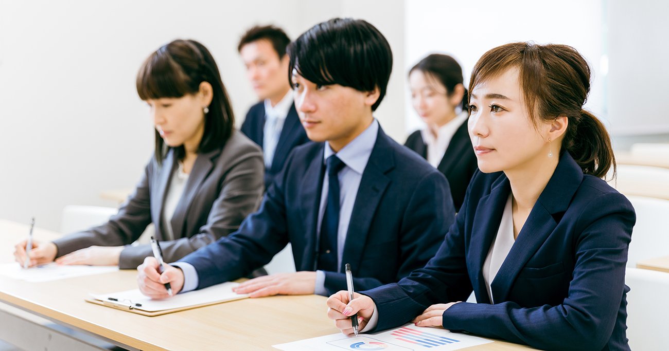 「会社の飲み会幹事なんてしょうもない」と考える社員が伸び悩みやすい【納得の説明】<本110冊が即売! 眠気が吹き飛ぶ社員研修(4)>