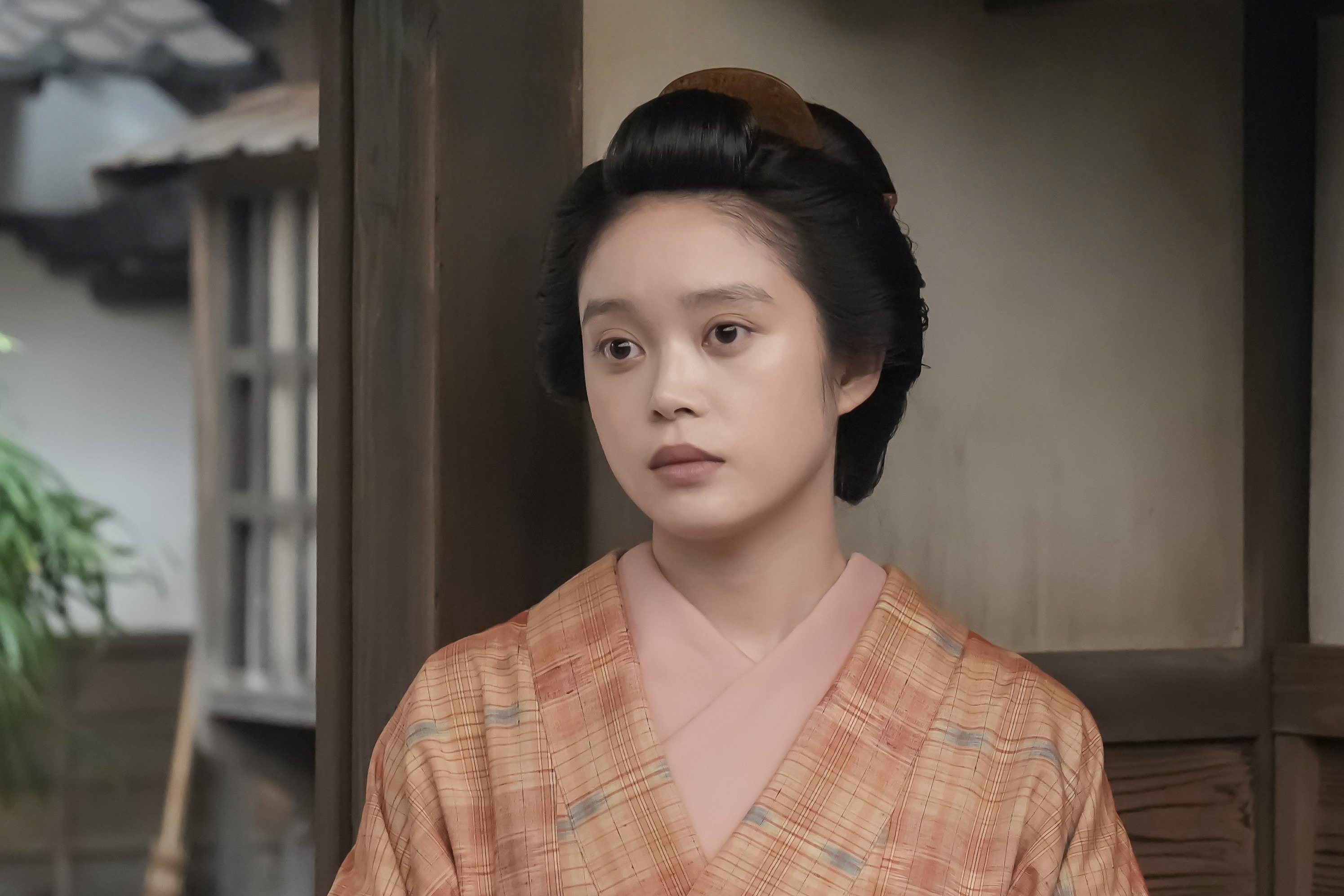 新婚なのに夕飯も食べずに…行先不明の「新郎の密会」に新妻のイライラが止まらない〈ばけばけ第73回〉