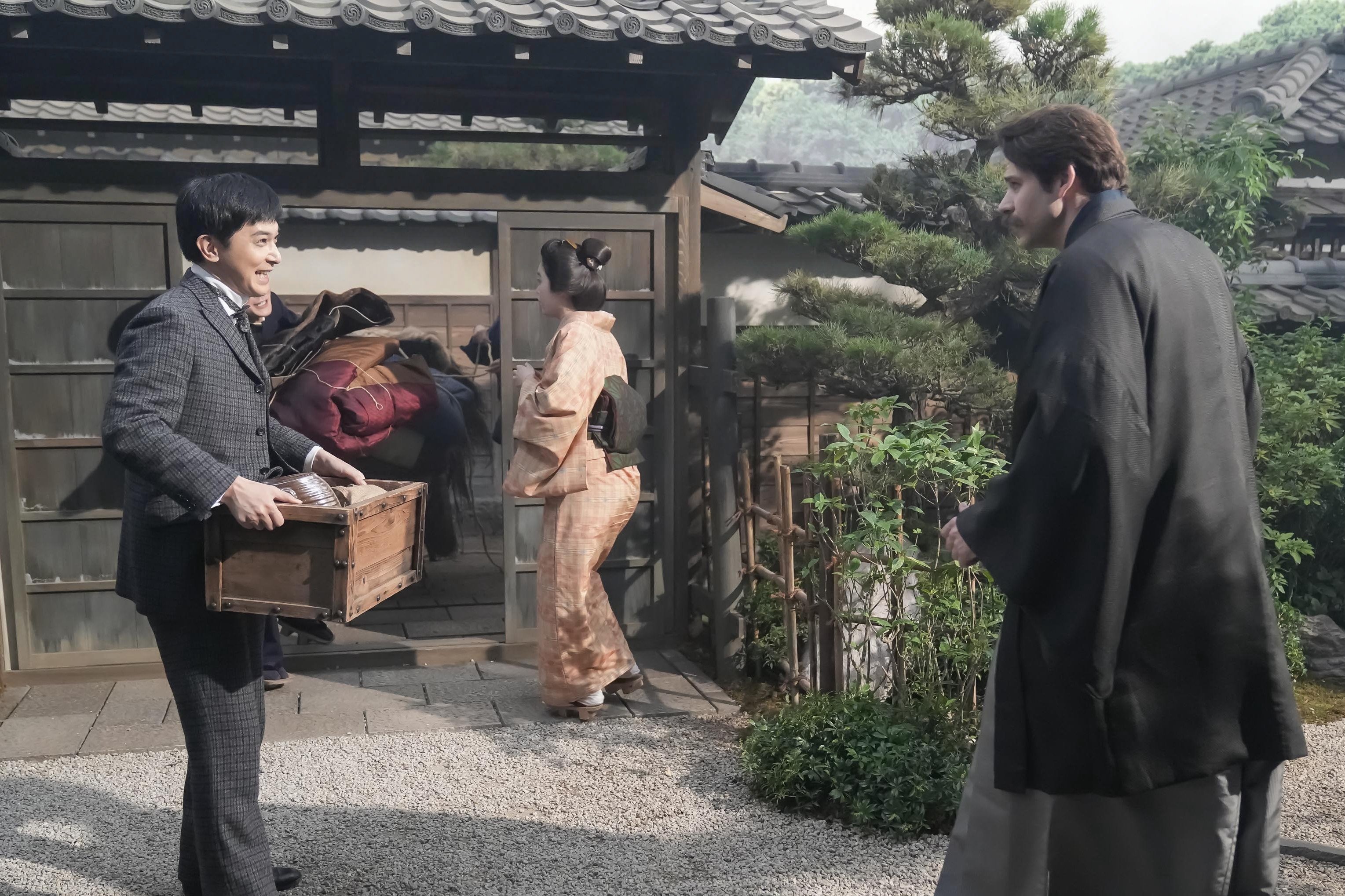 高石あかりが無言のシーンで見せた「いい表情」、たそがれ時の真骨頂〈ばけばけ第93回〉