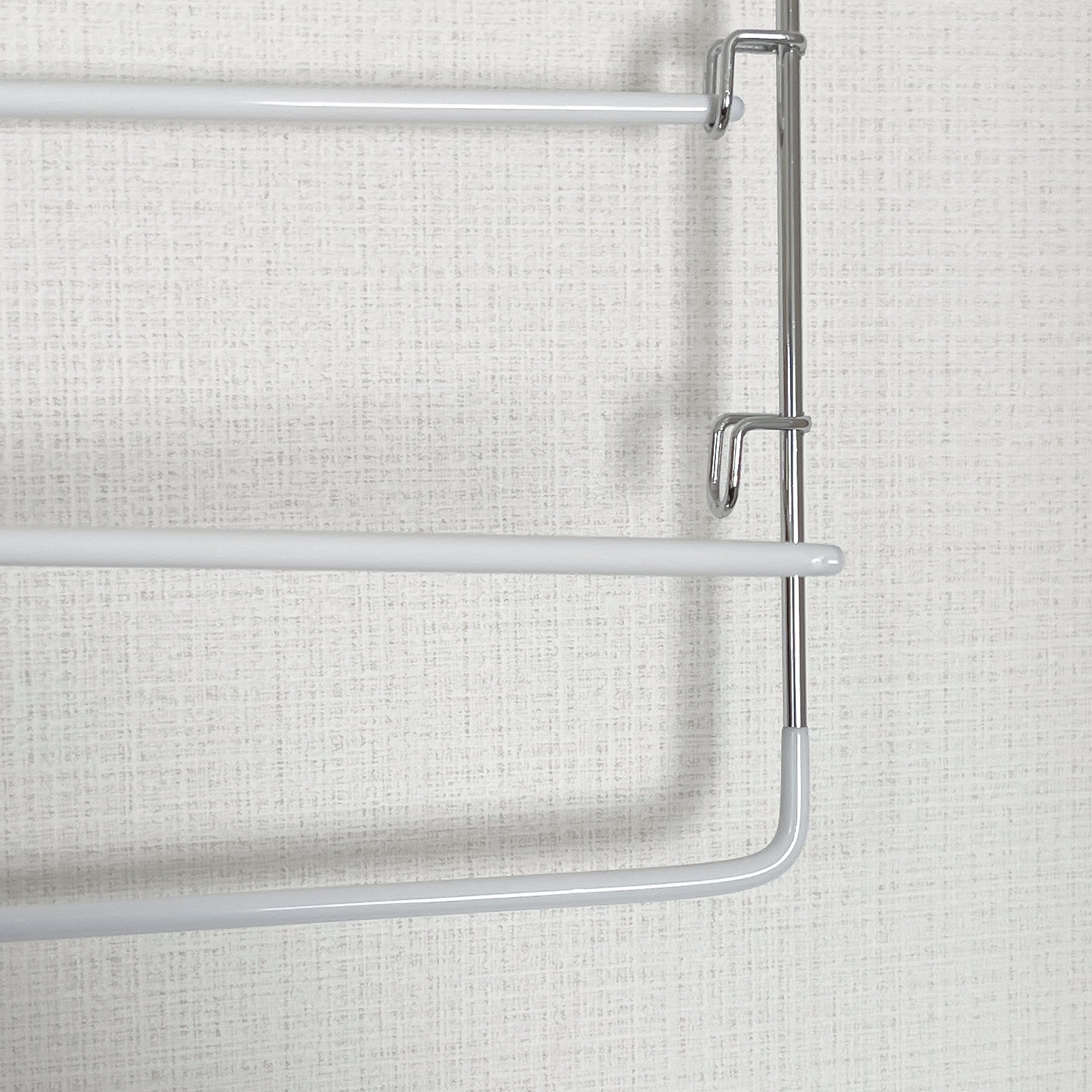 「3本購入しました」ニトリの“天才ハンガー”省スペースに5着も服をかけられる！「クローゼットがスッキリ！」「おすすめです」