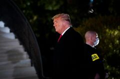 ユーチューブ、トランプ氏チャンネルを一時停止