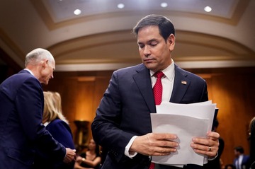 トランプ政権の斬新な外交政策、国務長官と特使が役割分担へ