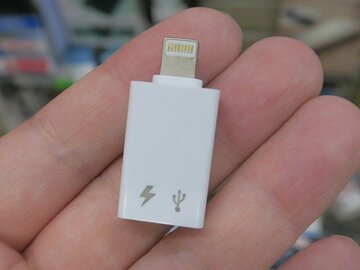充電もできるLightning接続のType-C OTGアダプター