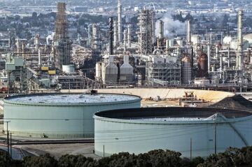 イラン戦争で稼ぐ石油大手、トランプ氏の激怒かわせるか