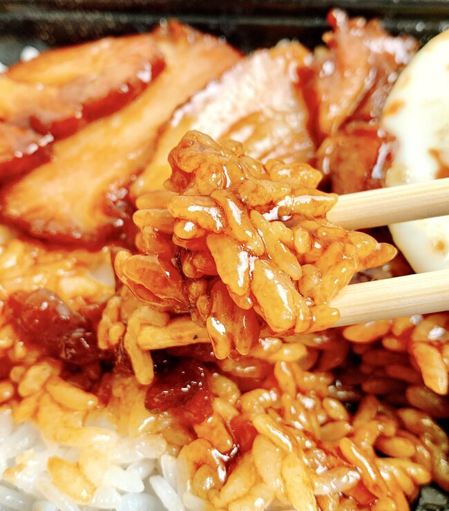 「まじでおいしすぎる」ほっともっとの“お肉ギュウギュウ弁当”ご飯が見えないくらいお肉びっしり→「無限に食える」「毎日買おうかな」