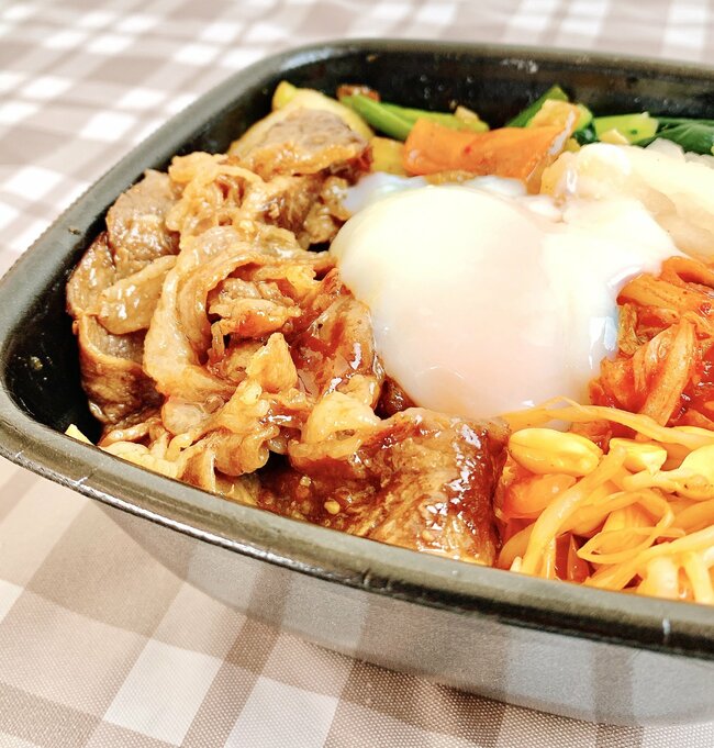 「出たら絶対食べるやつ」「まじで通年で売って」ほっともっとの“お肉2倍盛りメニュー”具材たっぷりで食べ応えスゴい！「年に70食ぐらい食べるぐらい好き」