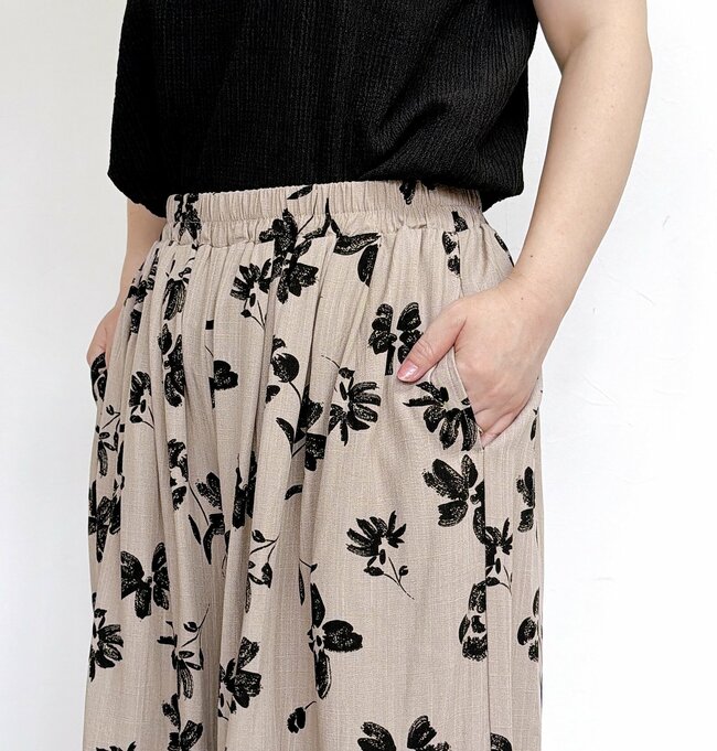 【しまむら】いつものコーデが見違える…！1639円の「スカートみたいなパンツ」体のラインを拾わなくて嬉しい！《購入レビュー》