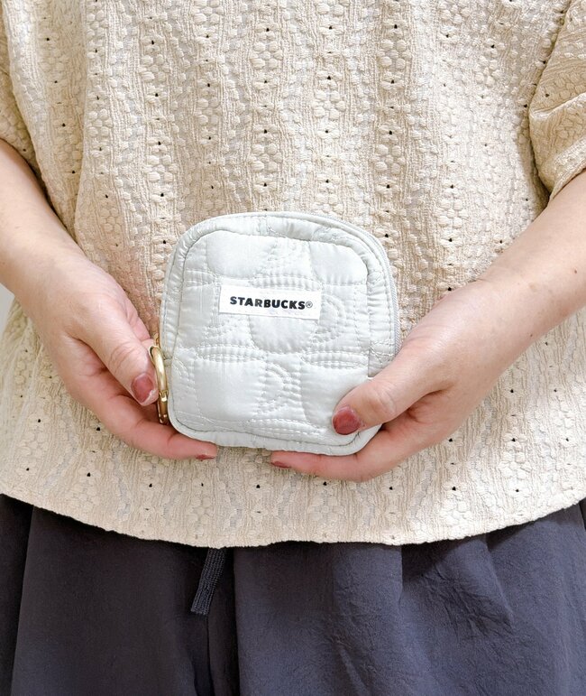 カードや診察券が20枚入った…!スターバックスの“ミニ財布にもなるポーチ”が即買い級のオシャレさ…!「こういうのが欲しかった!」「とにかくかわいい」