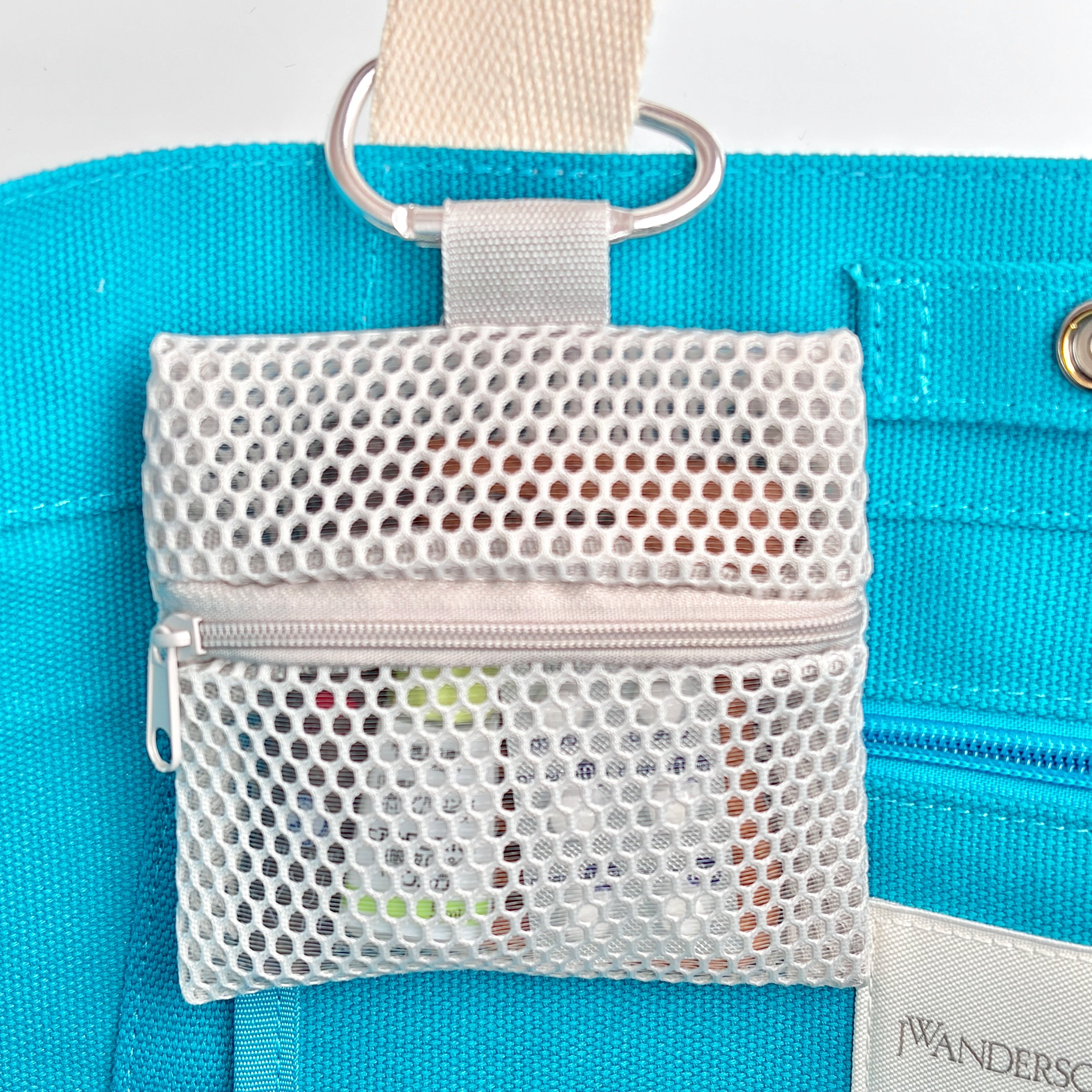 ミニ財布はこれでいいじゃん…！セリアで見つけた「迷子にならないポーチ」透け感がかわいいし、ガバッと開いて使いやすい！