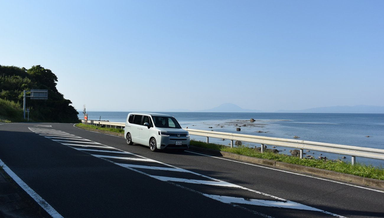 ステップワゴンe:HEV AIRで薩摩半島南部の宮ヶ浜付近を走行中