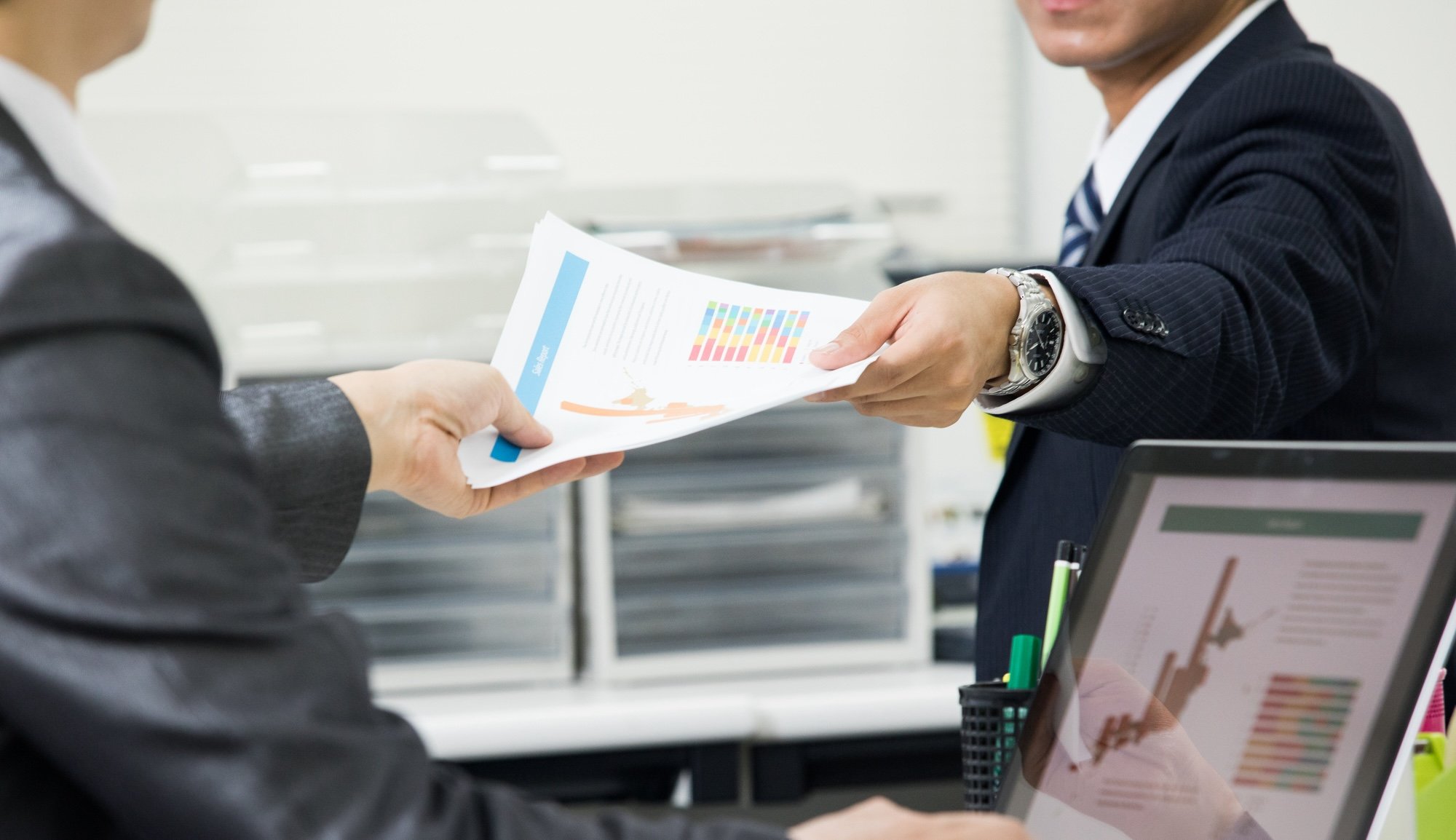 他人に「仕事を任せる」とき三流は作業内容だけ伝える、では一流は?