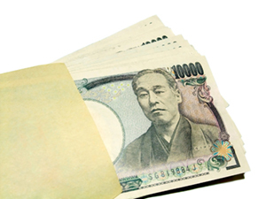 「ヘリコプターマネー」リスク考 <br />道で拾った30万円をあなたは使うか?