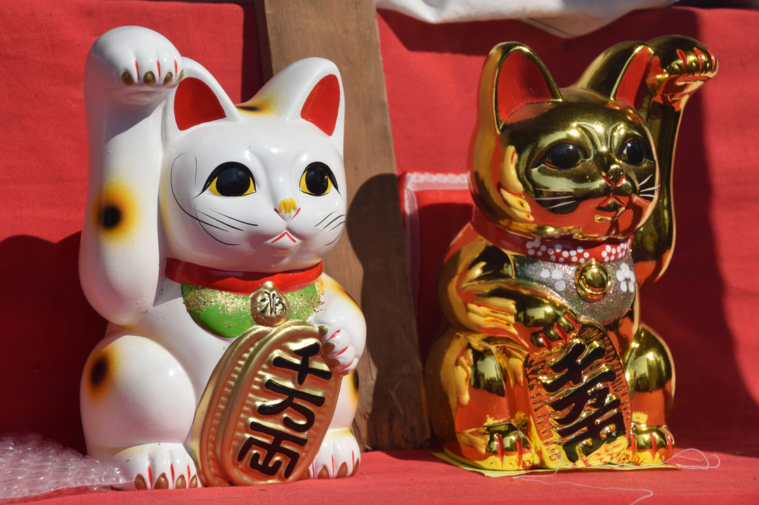 「招き猫」を外国人に説明できますか?