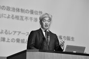 経済戦争では企業が最初に被弾する