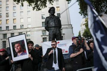 世界の右派、保守活動家カーク氏の死を巡り結束