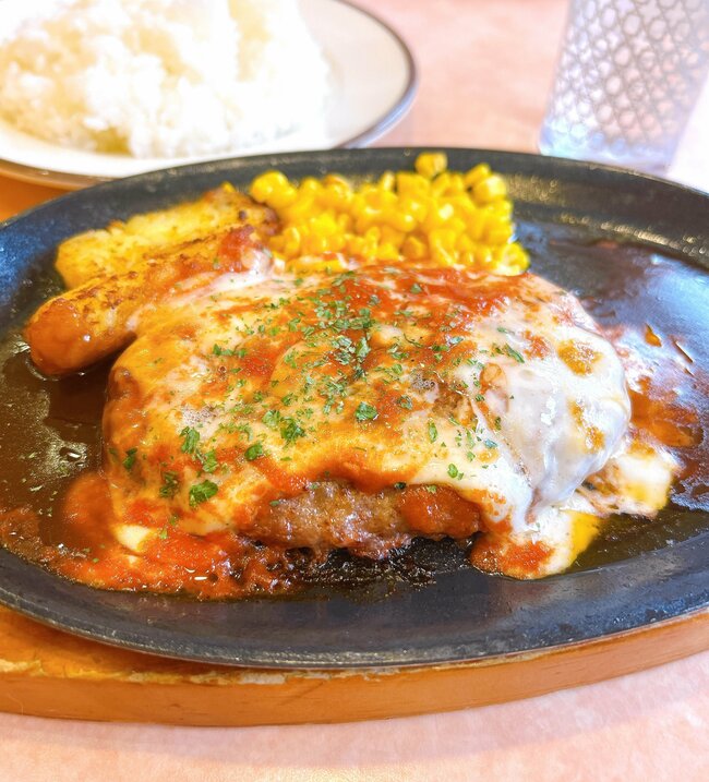 「昔より美味しくなってる」サイゼリヤの“500円メニュー”がコスパ抜群すぎる…!「これは良い」「チーズたっぷり」