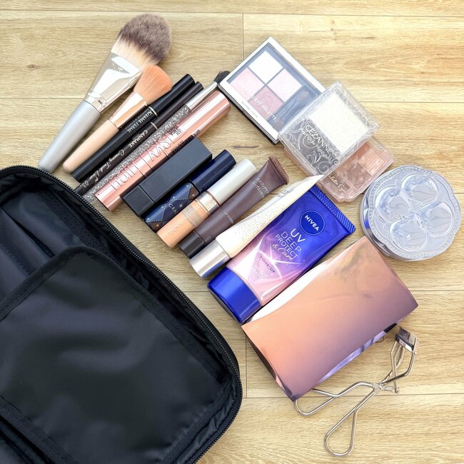 「購入して本当に良かった」無印良品の“ガバッと開くポーチ”化粧水ボトルも入って大容量…！「高級感があります」「大きさも形も理想的」