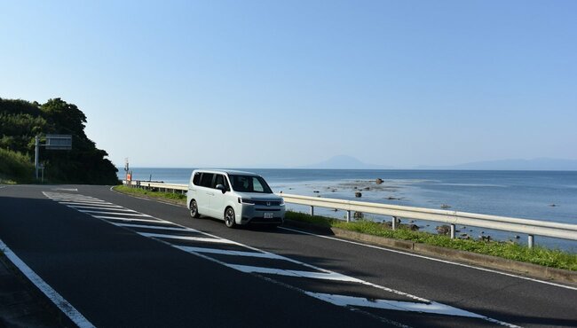 ステップワゴンe:HEV AIRで薩摩半島南部の宮ヶ浜付近を走行中