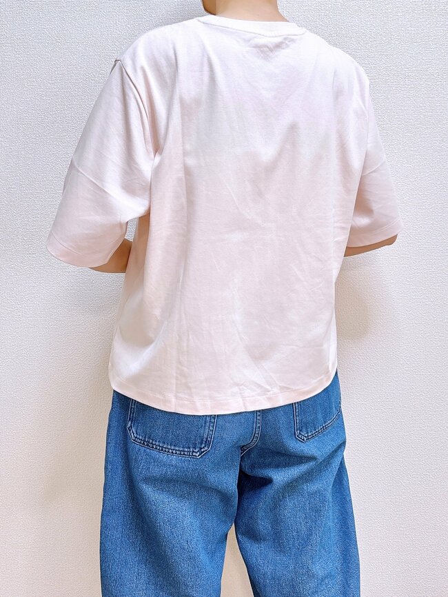 「色違いで何着も持ってます」「華奢に見える」無印良品の“ひんやりトップス”が家でも外でも着ていたくなる！「夏に大活躍する予感」