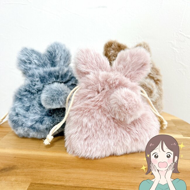 「ふわふわで可愛すぎる~!」「トトロにしか見えない」セリアで見つけた“もふもふポーチ”全色買いして正解でした!