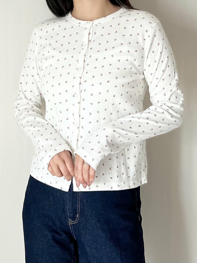 「可愛いと褒められた」ユニクロの“1990円カーディガン”たっぷり着回せてコスパ抜群！「春秋冬と大活躍」「2種類購入しました」