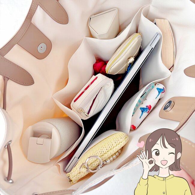 「小物迷子を防げてとても良い」ユニクロの“大容量トートバッグ”内ポケットが6個もあって便利すぎる！「思った以上に使い勝手がいい」「これから活躍しそうです」