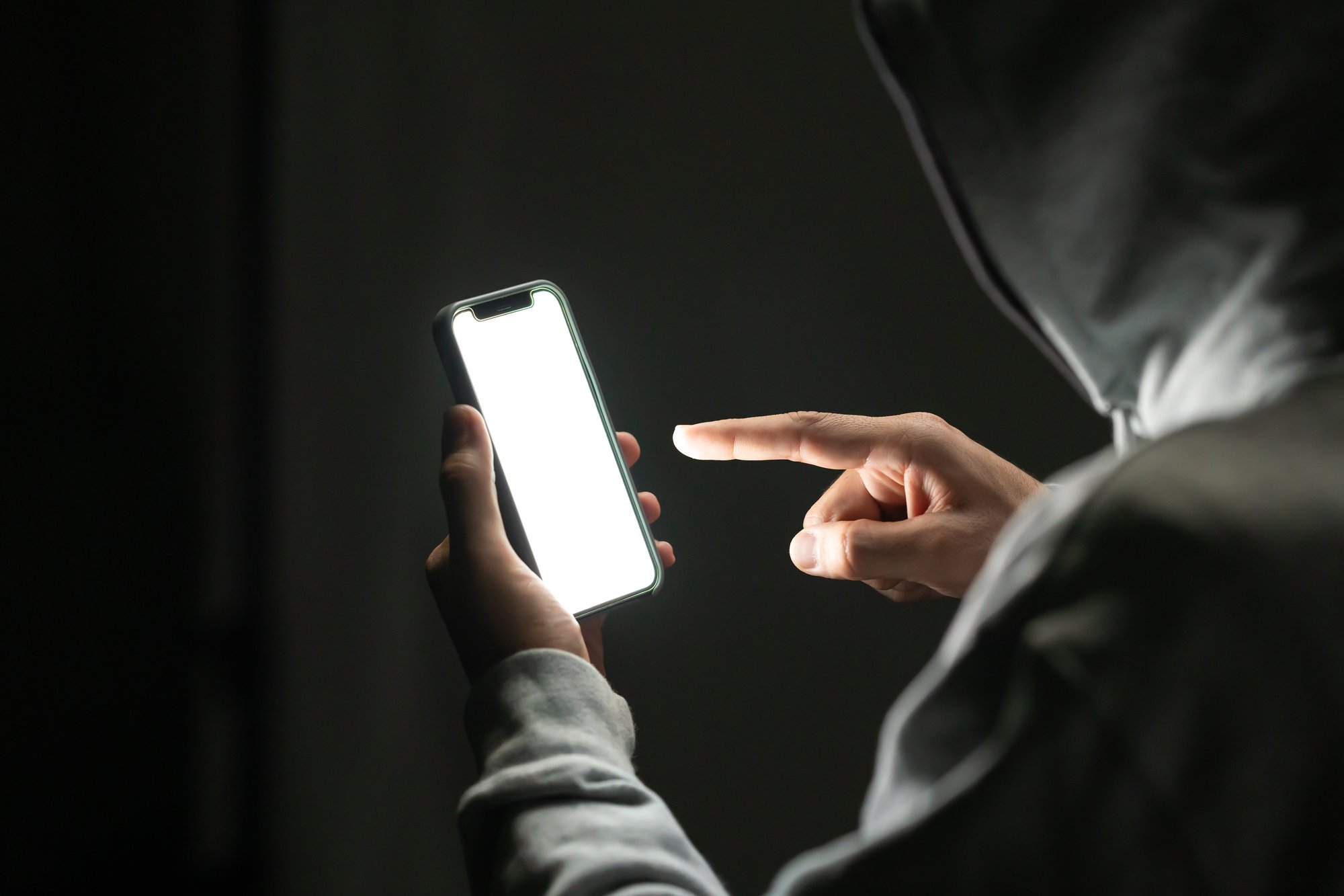 SNSにハマればハマるほど「自分は正しくて優秀」と思い込む理由、過信を抜け出す「スマホの設定」とは?