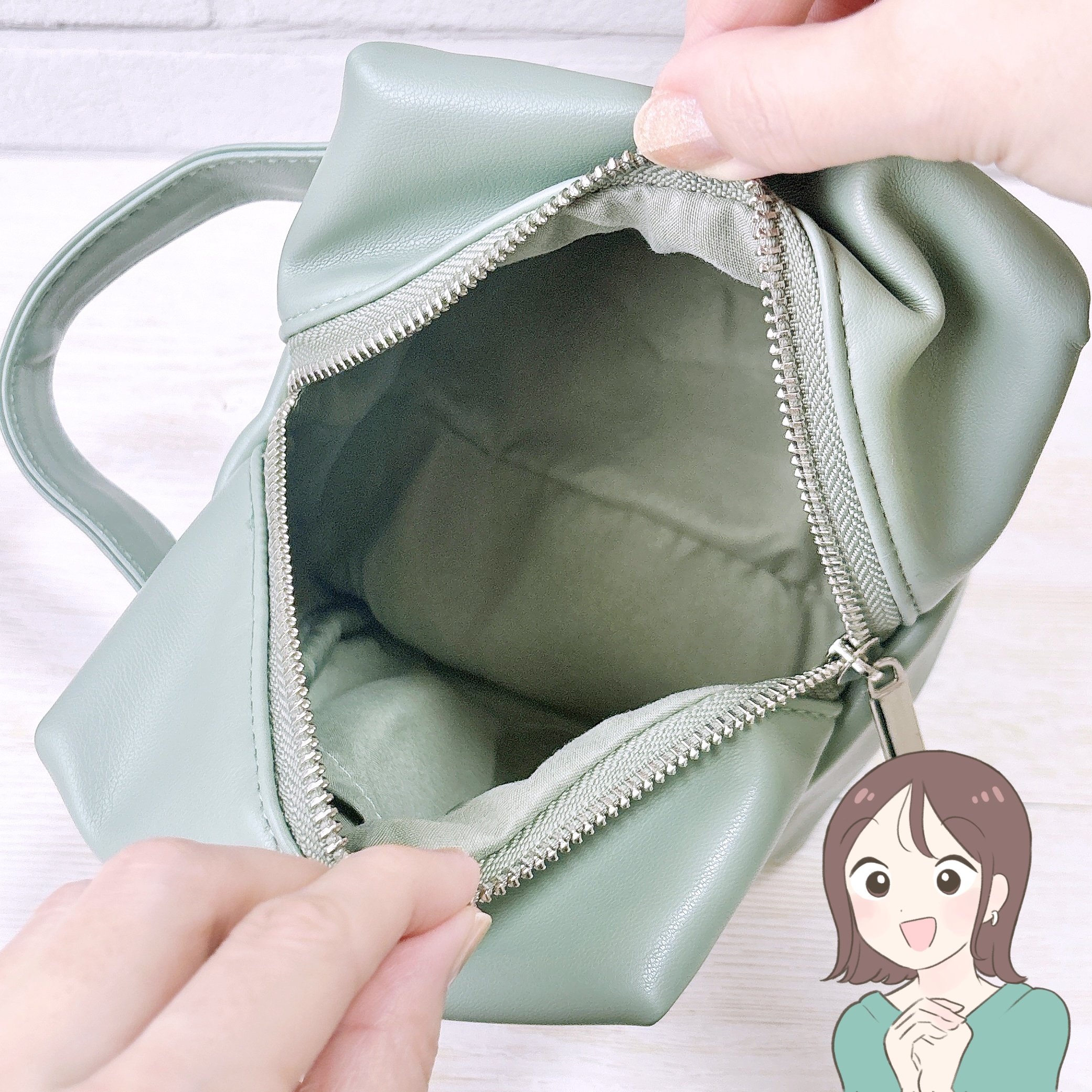 通院セットがまるっと入った！3COINSの「ガバッとひらくミニバッグ」ころんとしたフォルムが可愛い！《購入レビュー》