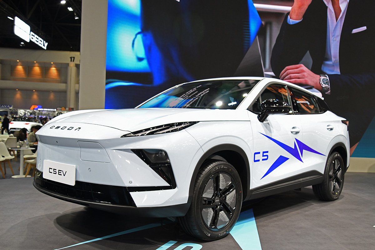 中国チェリーの新ブランド「OMODA」のコンパクトクロスオーバーSUVのEV版。タイでクロスオーバーSUVは人気